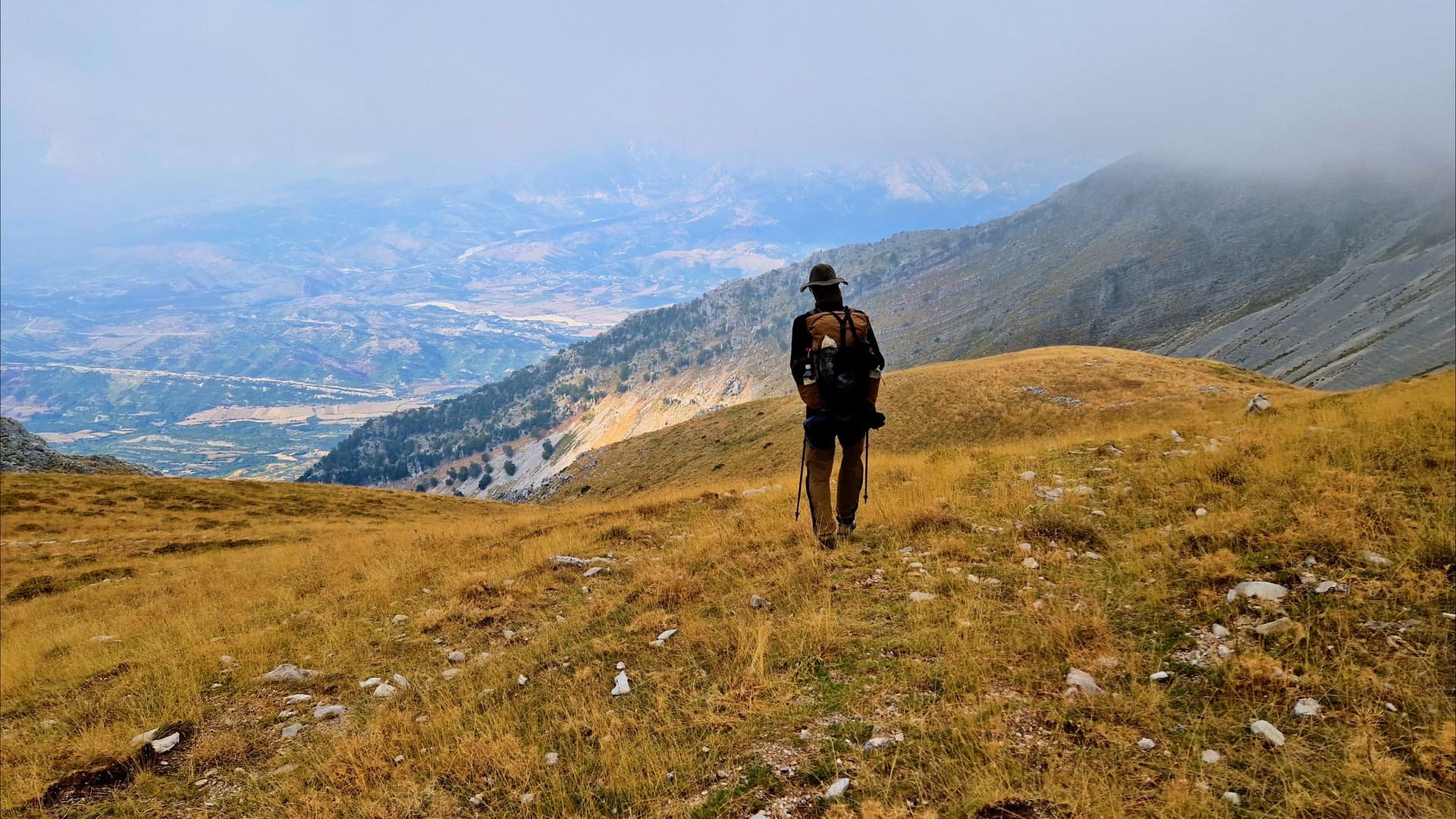 Person on the trail near Vali Bufit.